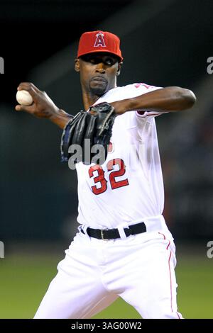 17 août 2012 Anaheim, CA. Les Angels de Los Angeles lanceurs de secours LaTroy Hawkins #32 lors du match de baseball de la Ligue majeure entre les Angels de Los Angeles et les Rays de Tampa Bay au Angels Stadium d'Anaheim, CA. David Hood/CSM(crédit image : © David Hood/Cal Sport Media/ZUMAPRESS.com) Banque D'Images
