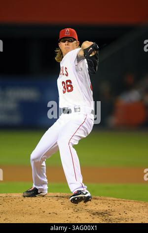 17 août 2012 Anaheim, CA. Les Angels de Los Angeles débutent le lanceur Jered Weaver #36 lors du match de baseball de la Ligue majeure entre les Angels de Los Angeles et les Rays de Tampa Bay au Angels Stadium d'Anaheim, CA. David Hood/CSM(image crédit : © David Hood/Cal Sport Media/ZUMAPRESS.com) Banque D'Images
