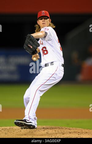 17 août 2012 Anaheim, CA. Les Angels de Los Angeles débutent le lanceur Jered Weaver #36 lors du match de baseball de la Ligue majeure entre les Angels de Los Angeles et les Rays de Tampa Bay au Angels Stadium d'Anaheim, CA. David Hood/CSM(image crédit : © David Hood/Cal Sport Media/ZUMAPRESS.com) Banque D'Images