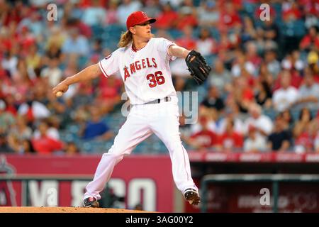 17 août 2012 Anaheim, CA. Les Angels de Los Angeles débutent le lanceur Jered Weaver #36 lors du match de baseball de la Ligue majeure entre les Angels de Los Angeles et les Rays de Tampa Bay au Angels Stadium d'Anaheim, CA. David Hood/CSM(image crédit : © David Hood/Cal Sport Media/ZUMAPRESS.com) Banque D'Images
