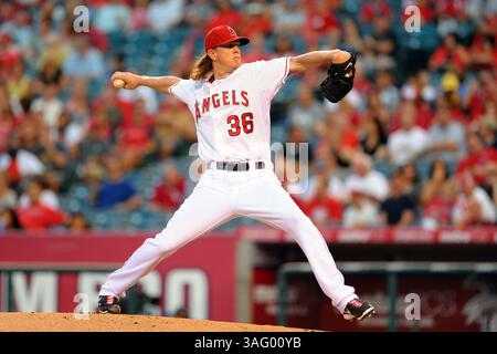 17 août 2012 Anaheim, CA. Les Angels de Los Angeles débutent le lanceur Jered Weaver #36 lors du match de baseball de la Ligue majeure entre les Angels de Los Angeles et les Rays de Tampa Bay au Angels Stadium d'Anaheim, CA. David Hood/CSM(image crédit : © David Hood/Cal Sport Media/ZUMAPRESS.com) Banque D'Images