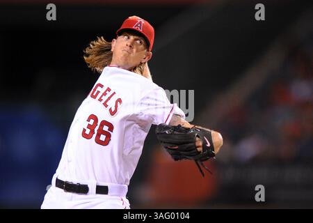 17 août 2012 Anaheim, CA. Les Angels de Los Angeles débutent le lanceur Jered Weaver #36 lors du match de baseball de la Ligue majeure entre les Angels de Los Angeles et les Rays de Tampa Bay au Angels Stadium d'Anaheim, CA. David Hood/CSM(image crédit : © David Hood/Cal Sport Media/ZUMAPRESS.com) Banque D'Images