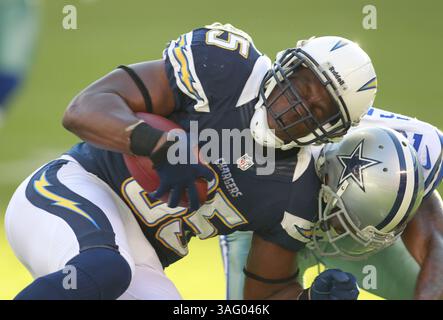 18 août 2012 - San Diego, CA, États-Unis - San Diego Chargers Tight End Antonio Gates (85) est frappé par l'arrière défensif des Dallas Cowboys Orlando Scandrick, à droite, dans l'action de pré-saison de la NFL au Qualcomm Stadium de San Diego, Californie, le samedi 18 août 2012. (Crédit image : © Ron Jenkins/Fort Worth Star-Telegram/MCT/ZUMAPRESS.com) Banque D'Images
