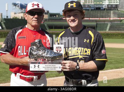 18 août 2012 - Chicago, Illinois, U. S - CLINT FRAZIER, star de la préparation du baseball, reçoit un prix MVP au Under Armour All-American Baseball Game 2012, qui se tient au Wrigley Field. (Crédit image : © TriplePlayNewMedia/ZUMAPRESS.com) Banque D'Images