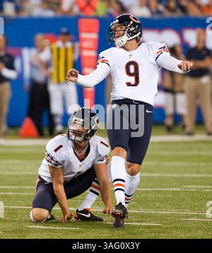 24 août 2012 : Robbie Gould (9 ans), le kicker de Bears' place, frappe un field goal en deuxième mi-temps lors d'un match de pré-saison entre les Giants de New York et les Bears de Chicago au MetLife Stadium d'East Rutherford, New Jersey. Les ours ont vaincu les géants 20-17.(image crédit : © Duncan Williams/Cal Sport Media/ZUMAPRESS.com) Banque D'Images
