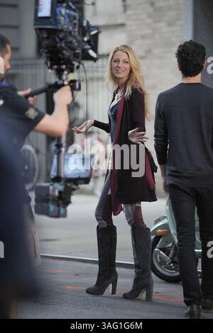 28 août 2012 - New York, New York, États-Unis - L'actrice BLAKE LIVELY sur le plateau filmant un épisode de l'émission télévisée 'Gossip Girl'. (Crédit image : © Kristin Callahan/Ace Pictures/ZUMAPRESS.com) Banque D'Images