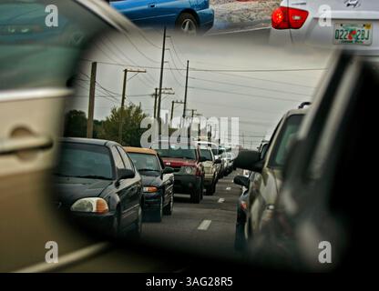 03 10 2008 - TAMPA - circulation aux heures de pointe le long du boulevard Gandy. Près de l'intersection de Westshore Blvd. Lundi après-midi (crédit image : St Petersburg Times/ZUMAPRESS.com) Banque D'Images