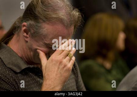 Jul 15, 2008 - Sacramento, Californie, États-Unis - ne disposant que de quelques mois à vivre par un médecin de prison, Susan Atkins, 59 ans, suiveuse de Charles Manson, s'est vu refuser paroleÊunder une "libération compatissante" anticipée près de 40 ans après avoir été condamnée dans le meurtre de l'actrice Sharon Tate en 1969. La Commission d'État des audiences de libération conditionnelle a écouté 90 minutes de témoignage aujourd'hui sur la question de savoir si Susan Atkins, tueuse reconnue coupable et disciple de Charles Manson, devrait être libérée de prison parce qu'elle est en train de mourir, et une décision pourrait venir en quelques heures. Dix-huit des 23 personnes qui ont pris la parole dans la salle d'audience près du Capitole Banque D'Images