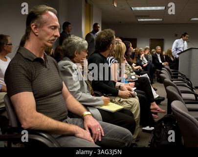 Jul 15, 2008 - Sacramento, Californie, États-Unis - ne disposant que de quelques mois à vivre par un médecin de prison, Susan Atkins, 59 ans, suiveuse de Charles Manson, s'est vu refuser paroleÊunder une "libération compatissante" anticipée près de 40 ans après avoir été condamnée dans le meurtre de l'actrice Sharon Tate en 1969. La Commission d'État des audiences de libération conditionnelle a écouté 90 minutes de témoignage aujourd'hui sur la question de savoir si Susan Atkins, tueuse reconnue coupable et disciple de Charles Manson, devrait être libérée de prison parce qu'elle est en train de mourir, et une décision pourrait venir en quelques heures. Dix-huit des 23 personnes qui ont pris la parole dans la salle d'audience près du Capitole Banque D'Images