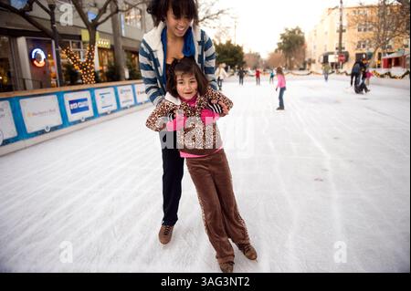 04 janvier 2010 - Sacramento, USA - Garde de skate Jessica Williams Gives Mariann (crédit image : Sacramento Bee/ZUMAPRESS.com) Banque D'Images