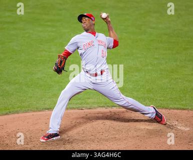6 octobre 2012 : Aroldis Chapman, lanceur des Reds de Cincinnati, en action lors du match 1 de la MLB NLDS entre les Reds de Cincinnati et les Giants de San Francisco à AT&T Park à San Francisco. Les Reds ont battu les Giants 5-2. â© Damon Tarver/Cal Sport Media(image crédit : © Damon Tarver/Cal Sport Media/ZUMAPRESS.com) Banque D'Images