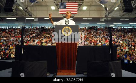 10 avril 2012 - Boca Raton, FL, États-Unis - le président Barack Obama prononce un discours sur l'économie, l'emploi et les impôts à l'Université Florida Atlantic, mardi 10 avril 2012, à Boca Raton, Floride. (Crédit image : © Mark Randall/Sun Sentinel/MCT/ZUMAPRESS.com) Banque D'Images