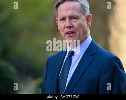 Londres, Royaume-Uni. 8 avril 2025. Les dirigeants de Comcast visitent le 10 Downing Street pour rencontrer le premier ministre. Il est entendu que cela précède une annonce majeure sur un nouveau parc à thème majeur au Royaume-Uni crédit : Ian Davidson / Alamy Live News Banque D'Images