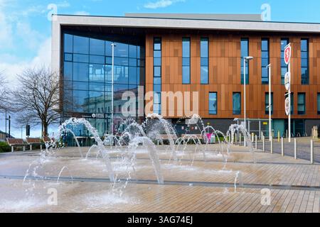Barnsley Sixth Form College Building. St Mary's place, Barnsley, South Yorkshire, Angleterre, Royaume-Uni. Bond Bryan Architects, 2016. Banque D'Images