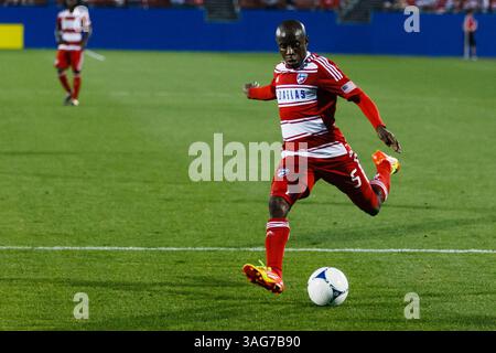 25 avril 2012 - Frisco, Texas, États-Unis - le défenseur du FC Dallas Jair Benitez (5) lors d'une action entre le FC Dallas et le Real Salt Lake. Le FC Dallas et le Real Salt Lake égalisent leur match 1-1 au FC Dallas Stadium. (Crédit image : © Andrew Dieb/ZUMAPRESS.com) Banque D'Images