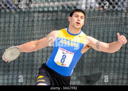 27 avril 2012 Downington East HS (PA) Ryan Hart participe à la compétition au lycée les garçons discutent lors des matchs des Penn Relays 2012 au Franklin Field à Philadelphie, en Pennsylvanie. (Crédit image : © John Middlebrook/Cal Sport Media/ZUMAPRESS.com) Banque D'Images