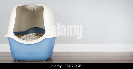 Boîte à litière à capuchon pour chat avec un design fermé, de couleur blanche et bleue, offrant intimité et contrôle des odeurs. Concept de soins pour chats, hygiène pour animaux de compagnie. Banque D'Images