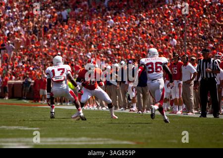 08 septembre 2012 : Clemson Tight End Brandon Ford (80 ans) court le ballon lors du match Ball State vs Clemson au Memorial Stadium de Clemson, Caroline du Sud. Clemson a battu Ball State 52-27.(image crédit : © Jake Drake/Cal Sport Media/ZUMAPRESS.com) Banque D'Images