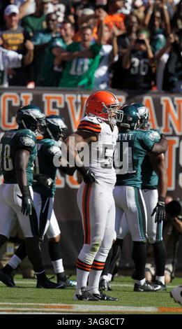 9 septembre 2012 - Cleveland, OH, États-Unis - Kaluka Maiava, linebacker des Cleveland Browns, réagit à un touchdown du quatrième quart-temps des Eagles de Philadelphie au Cleveland Browns Stadium le dimanche 9 septembre 2012 à Cleveland, Ohio. Les Eagles ont battu les Browns, 17-16. (Crédit image : © Karen Schiely/MCT/ZUMAPRESS.com) Banque D'Images
