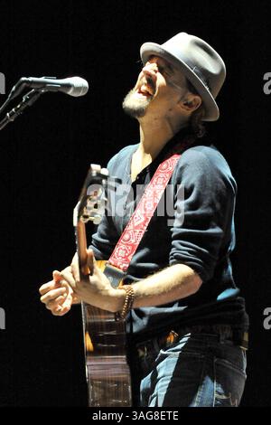 9 septembre 2012 - Toronto, Ontario, Canada - JASON MRAZ se produit à l'amphithéâtre Molson. (Crédit image : © Gerry Angus/ZUMAPRESS.com) Banque D'Images