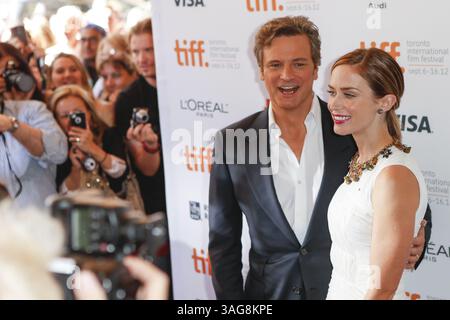 10 septembre 2012 - Toronto, Ontario, Canada - les piquets jetés sont recyclés par des bénévoles après le rassemblement. (Image de crédit : © Christopher Drost/SHIFT digital/ZUMAPRESS.com) Banque D'Images