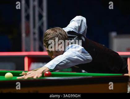 Sheffield, Royaume-Uni. 8 avril 2025. Anton Kazakov lors de son match contre Jimmy White lors du Halo World Championship 2025 Qualifiers match à EIS Sheffield, Sheffield. Le crédit photo devrait se lire : Cody Froggatt/Sportimage crédit : Sportimage Ltd/Alamy Live News Banque D'Images