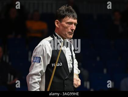 Sheffield, Royaume-Uni. 8 avril 2025. Jimmy White lors de son match contre Anton Kazakov lors du Halo World Championship 2025 Qualifiers match à EIS Sheffield, Sheffield. Le crédit photo devrait se lire : Cody Froggatt/Sportimage crédit : Sportimage Ltd/Alamy Live News Banque D'Images
