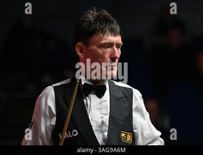 Sheffield, Royaume-Uni. 8 avril 2025. Jimmy White lors de son match contre Anton Kazakov lors du Halo World Championship 2025 Qualifiers match à EIS Sheffield, Sheffield. Le crédit photo devrait se lire : Cody Froggatt/Sportimage crédit : Sportimage Ltd/Alamy Live News Banque D'Images