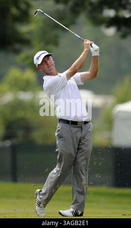 22 juin 2012 - Cromwell, CT, États-Unis - Nathan Green atteint le neuvième green du fairway lors de la deuxième manche du Travelers Championship au TPC à River Highlands à Cromwell, Connecticut, vendredi 22 juin 2012. (Crédit image : © Cloe poisson/Hartford courant/MCT/ZUMAPRESS.com) Banque D'Images