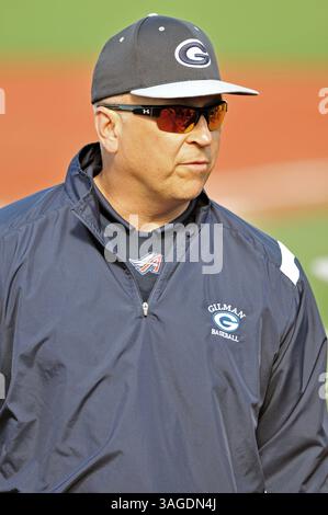 29 mars 2012 - Towson, Maryland, États-Unis - CAL RIPKEN Jr., entraîneur de Gilman High School, montré sur le terrain avant un match contre Calvert Hall College High School (crédit image : © Ken Inness/ZUMApress.com) Banque D'Images