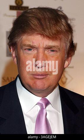 27 février 2004 ; Beverly Hills, CA, États-Unis ; DONALD TRUMP à la troisième célébration annuelle du cinéma et du talent créatif en Nouvelle-Zélande au Beverly Hills Hotel. (Crédit image : Vaughn Youtz/ZUMAPRESS.com) Banque D'Images