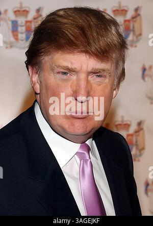 27 février 2004 ; Beverly Hills, CA, États-Unis ; DONALD TRUMP à la troisième célébration annuelle du cinéma et du talent créatif en Nouvelle-Zélande au Beverly Hills Hotel. (Crédit image : Vaughn Youtz/ZUMAPRESS.com) Banque D'Images