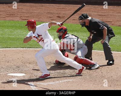 19 avril 2012 - St Louis, MO, USA - le Matt Holliday de Louis Cardinals mène la neuvième manche avec un simple contre les Reds de Cincinnati le jeudi 19 avril 2012, au Busch Stadium à Louis, Missouri. Les rouges ont gagné, 6-3. (Crédit image : © Chris Lee/préparé Louis Post-Dispatch/MCT/ZUMAPRESS.com) Banque D'Images