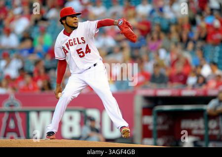 10 août 2012 Anaheim, CA. Les Angels de Los Angeles débutent le lanceur Ervin Santana #54 lors du match de baseball de la Ligue majeure entre les Angels de Los Angeles et les Mariners de Seattle au stade Angels d'Anaheim, CA. David Hood/CSM(image crédit : © David Hood/Cal Sport Media/ZUMAPRESS.com) Banque D'Images