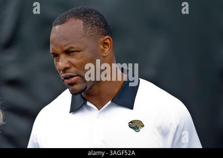 10 août 2012 : Fred Taylor, ancien Jaguars de Jacksonville, fait marche arrière avant le début de l'action de pré-saison entre les Giants de New York et les Jaguars de Jacksonville à EverBank Field à Jacksonville, en Floride. Jacksonville a battu New York 32-31.(image crédit : © Gray Quetti/Cal Sport Media/ZUMAPRESS.com) Banque D'Images