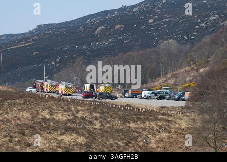 Les conditions sèches de Tinder conduisent à des feux de forêt sur la montagne Stac Pollaidh à Assynt, en Écosse, nécessitant un effort considérable de la brigade de pompiers Banque D'Images