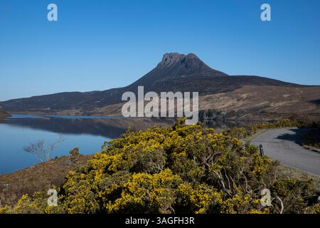 Des conditions sèches de Tinder conduisent à des feux de forêt sur la montagne Stac Pollaidh à Assynt, en Écosse Banque D'Images