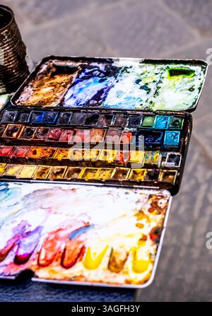 Palette de mélange d'aquarelles d'artiste à Florence, Italie Banque D'Images