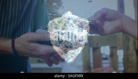 Image d'un réseau de connexions avec bouclier de sécurité sur les personnes utilisant un terminal de paiement Banque D'Images