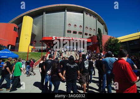 21 juillet 2012 - Calgary, Alberta, Canada - les partisans attendent pour entrer dans l'aréna avant l'UFC 149 au Scotiabank Saddledome le 21 juillet 2012 à Calgary, Alberta, Canada (image crédit : © Derek Leung/ZUMAPRESS.com) Banque D'Images