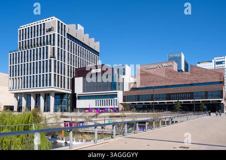 UUAL, BBC et Sadlers Wells nouveaux bâtiments à Stratford, East London. Partie du réaménagement de la rive est à Stratford Cross. Newham, Royaume-Uni, 2025. Banque D'Images