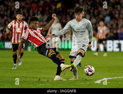 Rhian Brewster de Sheffield United a un tir au but lors du Sky Bet Championship match à Bramall Lane, Sheffield. Date de la photo : mardi 8 avril 2025. Banque D'Images