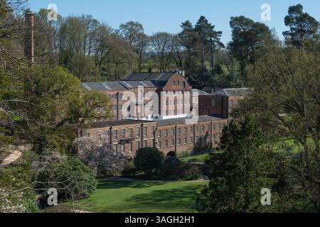 Quarry Bank Mill (également connu sous le nom de Styal Mill) à Styal, Cheshire, en Angleterre, est l'une des usines textiles les mieux conservées de la révolution industrielle. Banque D'Images
