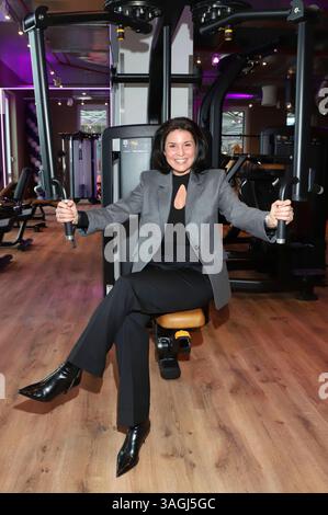 Vanessa Blumhagen BEI der Eröffnung des Sports clubs Hafencity im Westfield Hamburg-Überseequartier. Hambourg, 08.04.2025 *** Vanessa Blumhagen à l'ouverture du Sports Club Hafencity à Westfield Hamburg Überseequartier Hamburg, 08 04 2025 Foto :xgbrcix/xFuturexImagex sports club 5425 Banque D'Images