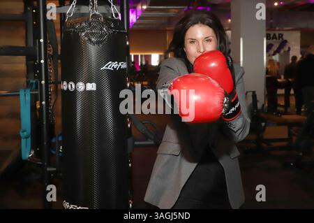 Vanessa Blumhagen BEI der Eröffnung des Sports clubs Hafencity im Westfield Hamburg-Überseequartier. Hambourg, 08.04.2025 *** Vanessa Blumhagen à l'ouverture du Sports Club Hafencity à Westfield Hamburg Überseequartier Hamburg, 08 04 2025 Foto :xgbrcix/xFuturexImagex sports club 5437 Banque D'Images