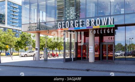 Toronto, Canada - le 19 juin 2018 : George Brown College Waterfront Campus à Toronto, siège du Centre for Health Sciences. Banque D'Images