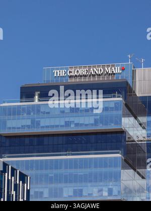 Toronto, Canada - 19 juin 2018 : signe du Globe and mail sur l'immeuble de bureaux du siège social à Toronto. Banque D'Images