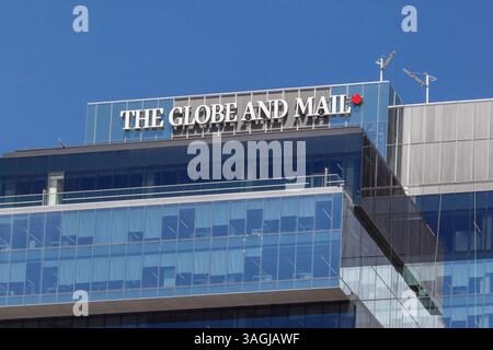 Toronto, Canada - 19 juin 2018 : signe du Globe and mail sur l'immeuble de bureaux du siège social à Toronto. Banque D'Images