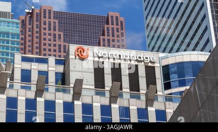Toronto, Canada - 19 juin 2018 : panneau de Northbridge sur l'immeuble du siège social à Toronto Banque D'Images