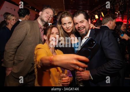 Preisverleihung - B.Z.-Kulturpreis Marc Schubring, Ulrike Frank, Jessica Ginkel und Daniel Fehlow beim B.Z.-Kulturpreis 2025 im Theater am Potsdamer Platz am 08.04.2025 in Berlin. *** Remise des prix B Z Kulturpreis Marc Schubring, Ulrike Frank, Jessica Ginkel et Daniel Fehlow au B Z Kulturpreis 2025 au Theater am Potsdamer Platz le 08 04 2025 à Berlin Copyright : xEventpressxKochanx Banque D'Images